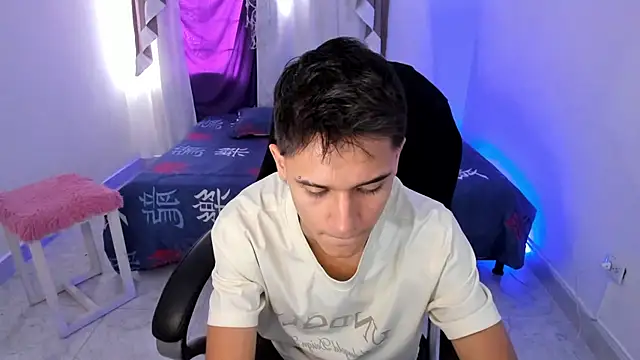 Aron Boyy online show from October 2025 07:56:01 PM