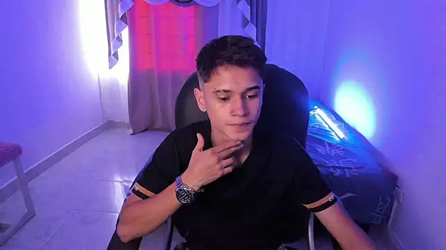 Aron Boyy online show from November 2025 08:44:01 PM