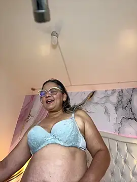Snapshot of Lucy_Milf_474 chatting on April 2026 11:57:01 AM Lucy Milf 474 online show from April 2026 11:57:01 AM