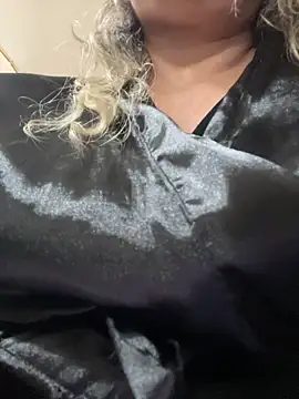 Snapshot of Lucy_Milf_474 chatting on April 2026 01:41:02 PM Lucy Milf 474 online show from April 2026 01:41:02 PM