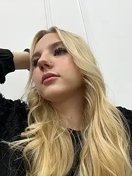 Sky Cutie online show from November 2025 04:25:02 AM