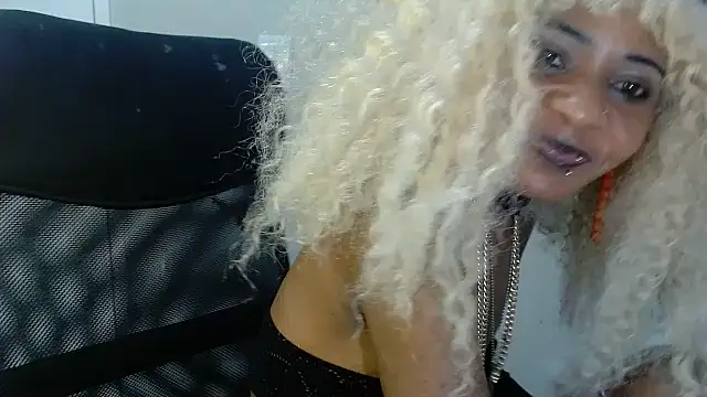 Snapshot of QueenpatieX chatting on February 2026 02:48:01 PM QueenpatieX online show from February 2026 02:48:01 PM