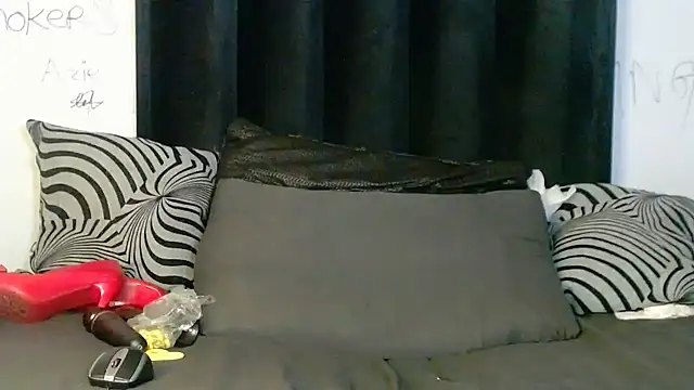 Snapshot of QueenpatieX chatting on February 2026 10:33:01 PM QueenpatieX online show from February 2026 10:33:01 PM