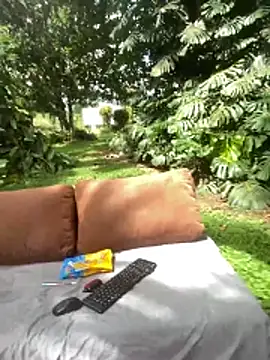 Snapshot of AliceMrtnz chatting on January 2026 04:32:02 PM AliceMrtnz online show from January 2026 04:32:02 PM