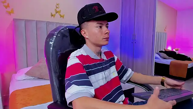 Nascary Fox online show from January 2026 07:06:01 PM