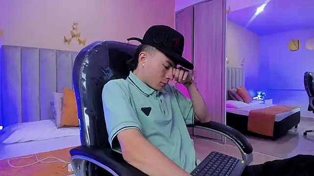 Nascary Fox online show from January 2026 07:15:02 PM