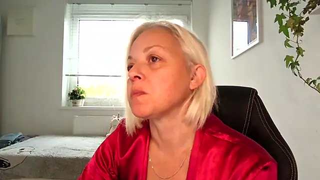 Linsy Kim online show from November 2025 09:00:02 AM