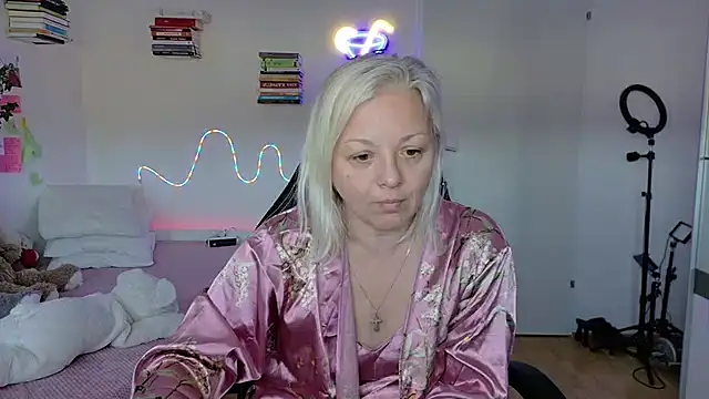 Linsy Kim online show from April 2026 08:33:02 AM