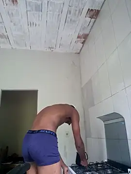 Snapshot of leumas_gg chatting on December 2025 12:13:02 PM leumas gg online show from December 2025 12:13:02 PM