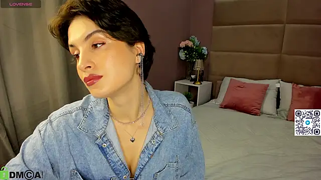 Adeline Perle online show from October 2025 01:48:02 AM