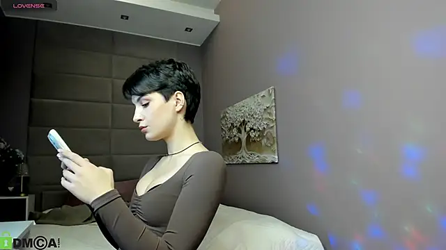 Adeline Perle online show from October 2025 01:48:02 AM