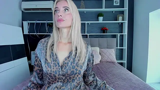 Snapshot of SabrinaSharm chatting on September 2025 11:55:02 AM SabrinaSharm online show from September 2025 11:55:02 AM