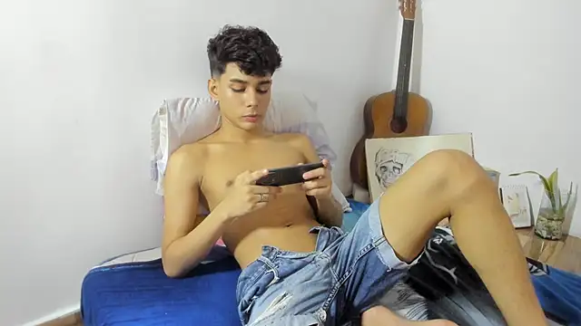 AliottTwink online show from September 2025 02:54:02 AM