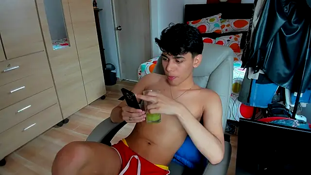 AliottTwink online show from June 2026 03:58:01 PM