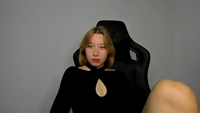 Agatha May online show from October 2025 11:20:02 AM