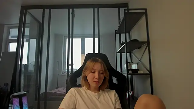 Agatha May online show from November 2025 07:01:01 AM