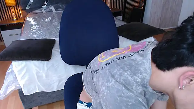 aaronjames1 online show from September 2025 09:37:01 PM