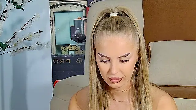 AubrieleRouj1 online show from September 2025 03:13:01 PM