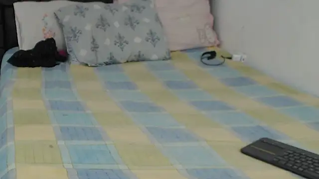 zoe stp latina online show from November 2025 07:16:02 PM