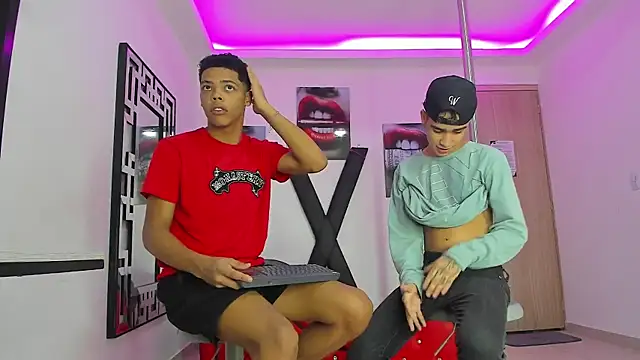 PRETTY FEM online show from October 2025 01:34:01 PM