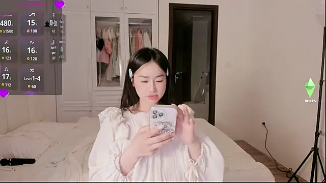 strawberry-ni online show from October 2025 04:52:01 PM