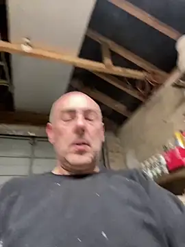 Richmcgee online show from April 2026 07:19:01 PM