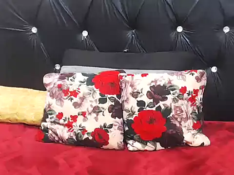 Snapshot of AppleAss02 chatting on October 2025 06:42:01 PM AppleAss02 online show from October 2025 06:42:01 PM