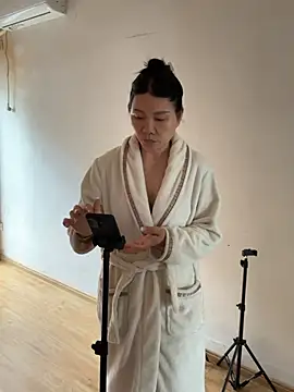 xiiuuff18 online show from April 2026 04:24:02 AM