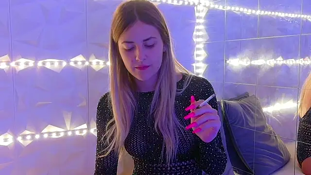 Aishha  online show from September 2025 05:00:02 AM