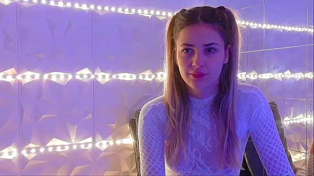 Aishha  online show from October 2025 06:06:02 AM