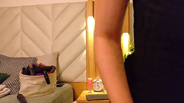 Snapshot of Zafiro_Gem_ chatting on September 2025 08:31:01 PM Zafiro Gem online show from September 2025 08:31:01 PM