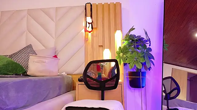 Snapshot of Zafiro_Gem_ chatting on September 2025 06:43:02 PM Zafiro Gem online show from September 2025 06:43:02 PM