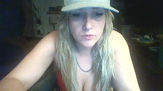 Snapshot of cutiekayls chatting on June 2026 06:14:01 AM cutiekayls online show from June 2026 06:14:01 AM