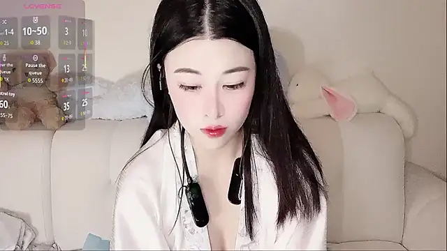 LuLu-Moon online show from October 2025 08:31:01 PM