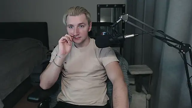 Elvin Vaenight online show from October 2025 10:29:02 PM