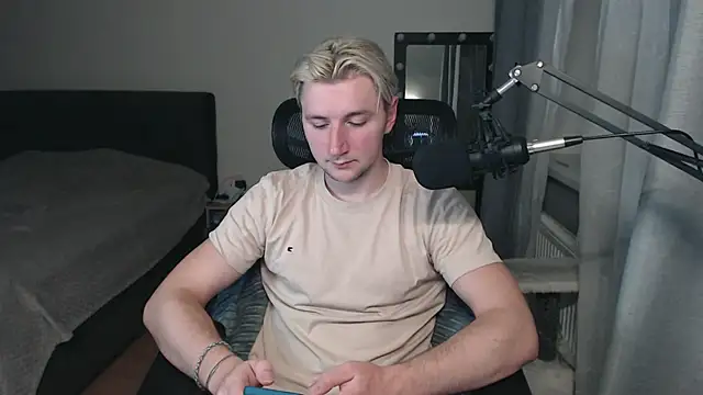 Elvin Vaenight online show from October 2025 09:45:01 PM