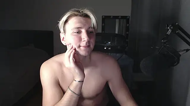 Elvin Vaenight online show from November 2025 06:32:01 PM