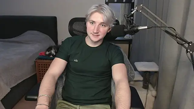 Elvin Vaenight online show from November 2025 10:32:02 PM