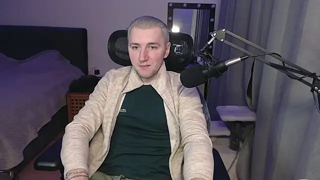 Elvin Vaenight online show from November 2025 09:25:02 PM