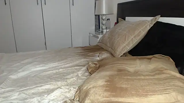 petite danielle online show from November 2025 08:55:01 PM