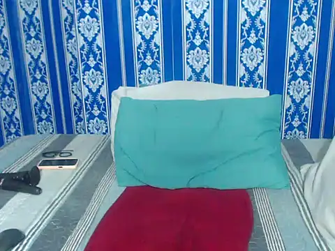 JUICEYLIPS333 online show from October 2025 07:40:01 PM