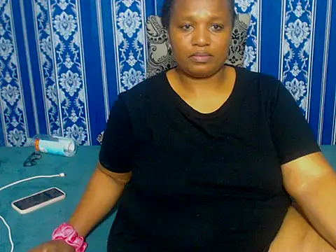 JUICEYLIPS333 online show from November 2025 07:32:02 PM