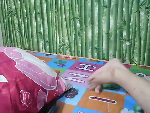 Snapshot of juicey_pussy chatting on October 2025 04:30:01 PM juicey pussy online show from October 2025 04:30:01 PM