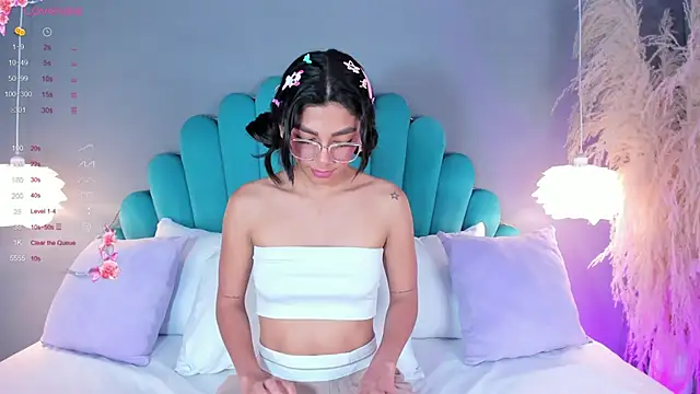 AlassiaHocthner online show from October 2025 12:13:02 PM