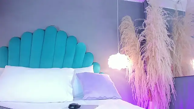 AlassiaHocthner online show from October 2025 12:28:01 PM