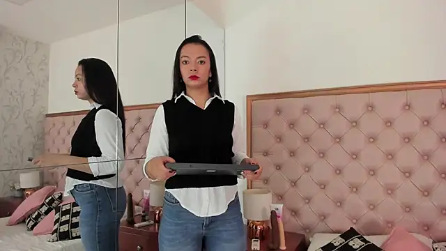 hillary chen online show from September 2025 11:48:01 AM