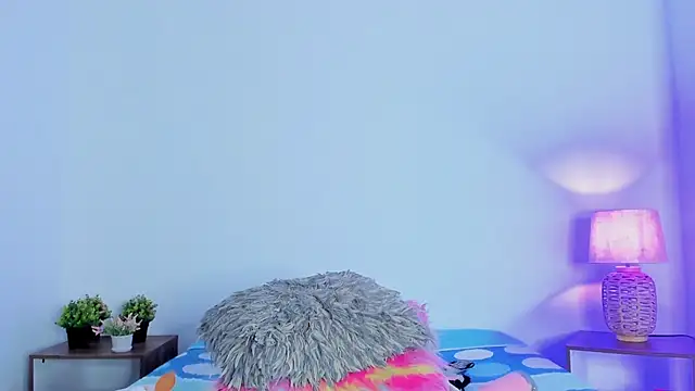 hailey hadid online show from October 2025 11:34:02 PM