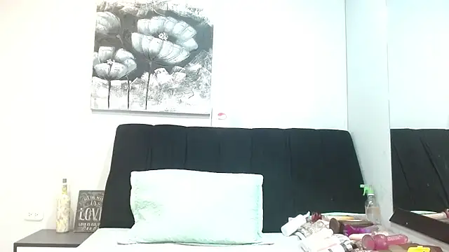 Snapshot of DonnaJoness chatting on November 2025 07:52:02 PM DonnaJoness online show from November 2025 07:52:02 PM