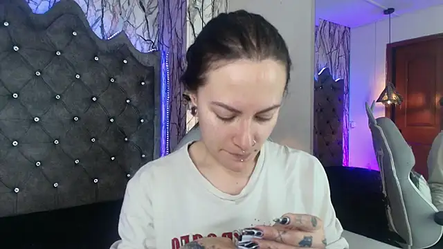 Zami Escobar of online show from October 2025 07:21:01 PM