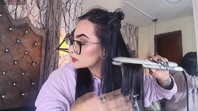 Zami Escobar of online show from November 2025 05:13:02 PM